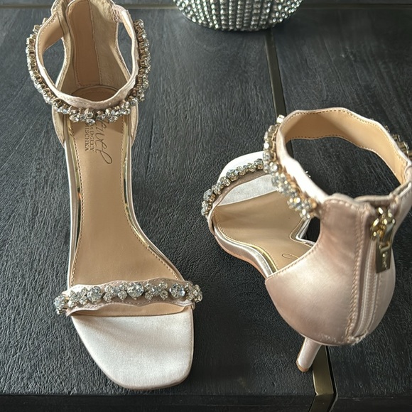 Champagne satin heels adorned with open-toed rhinestones. Bridal or Gala - Picture 8 of 9